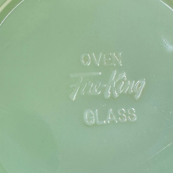 Jadeite Fire King, Anchor Hocking Saucers - Picture 6 of 7